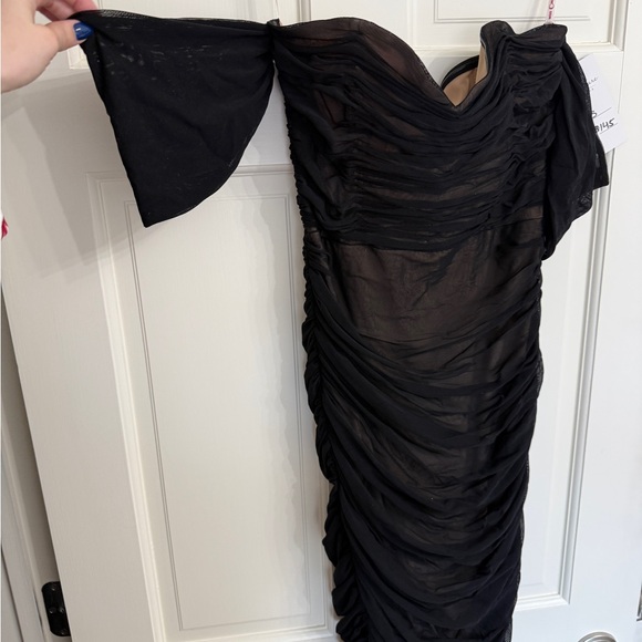 Miss Circle Black Dress - Picture 2 of 4